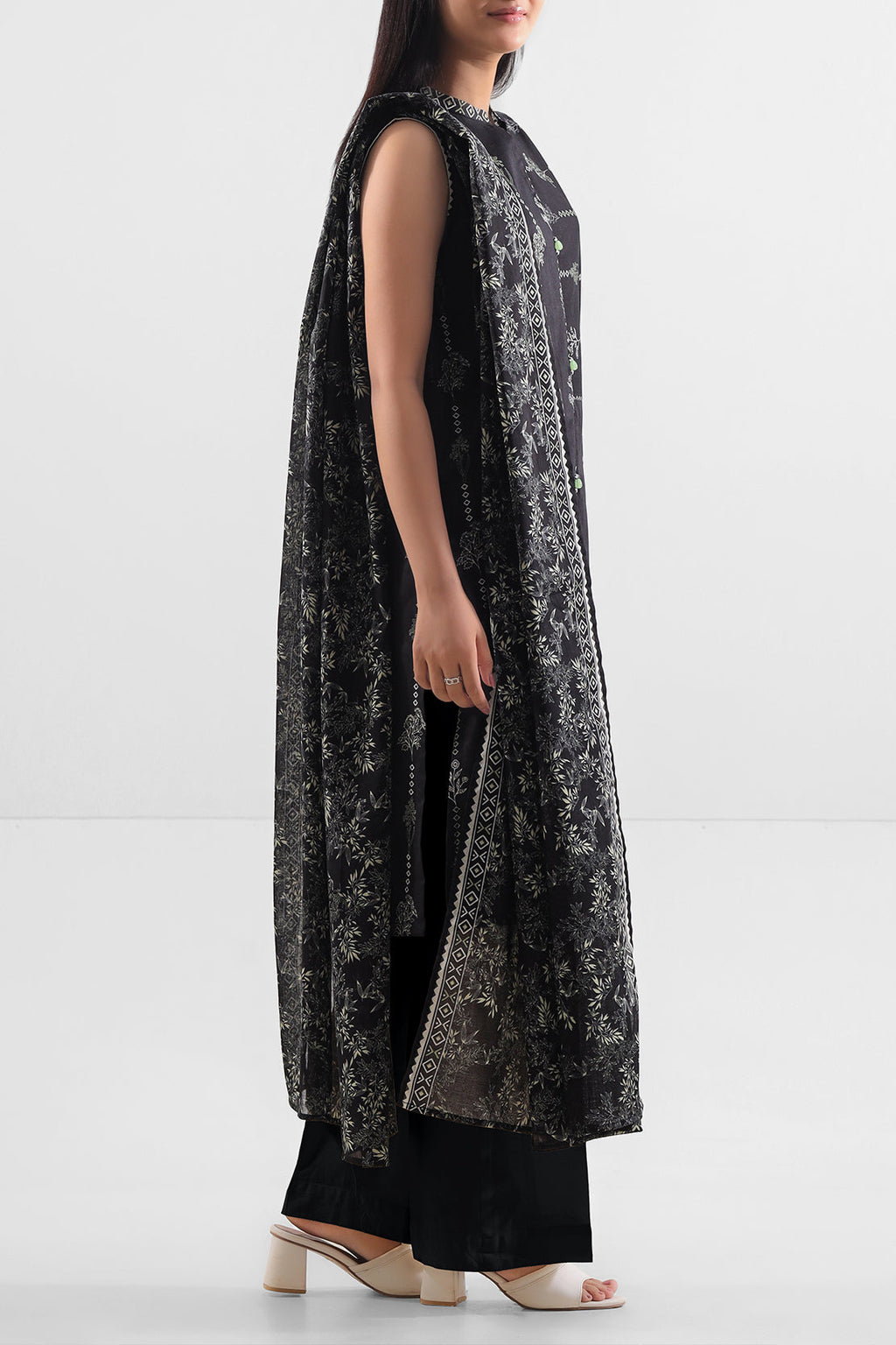 SAYA Printed Lawn 3-Piece Unstitched Suit | SA-1017